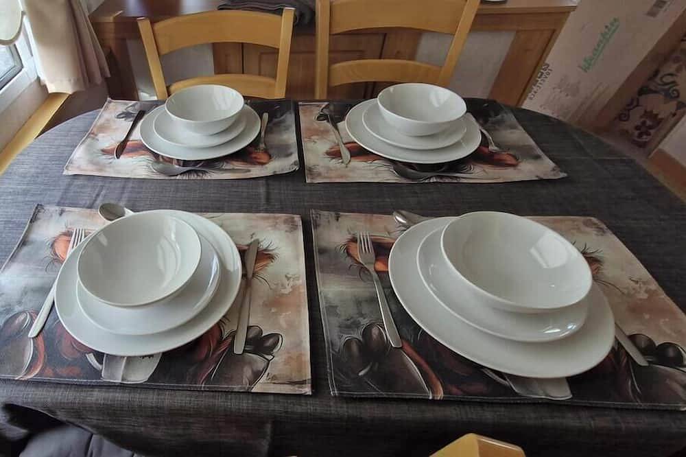Cosy home from home mobile home. Pet friendly. Close to local attractions. in Angus