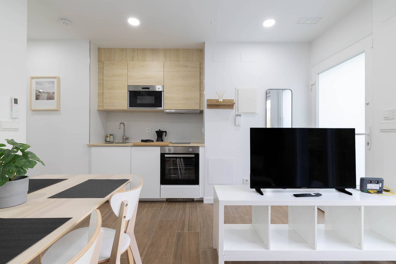 Apartamento entero, Apartamento 'Ría De San Cosme Laxeira' con vistas a la montaña, jardín y aire acondicionado in Outes, Rias Baixas