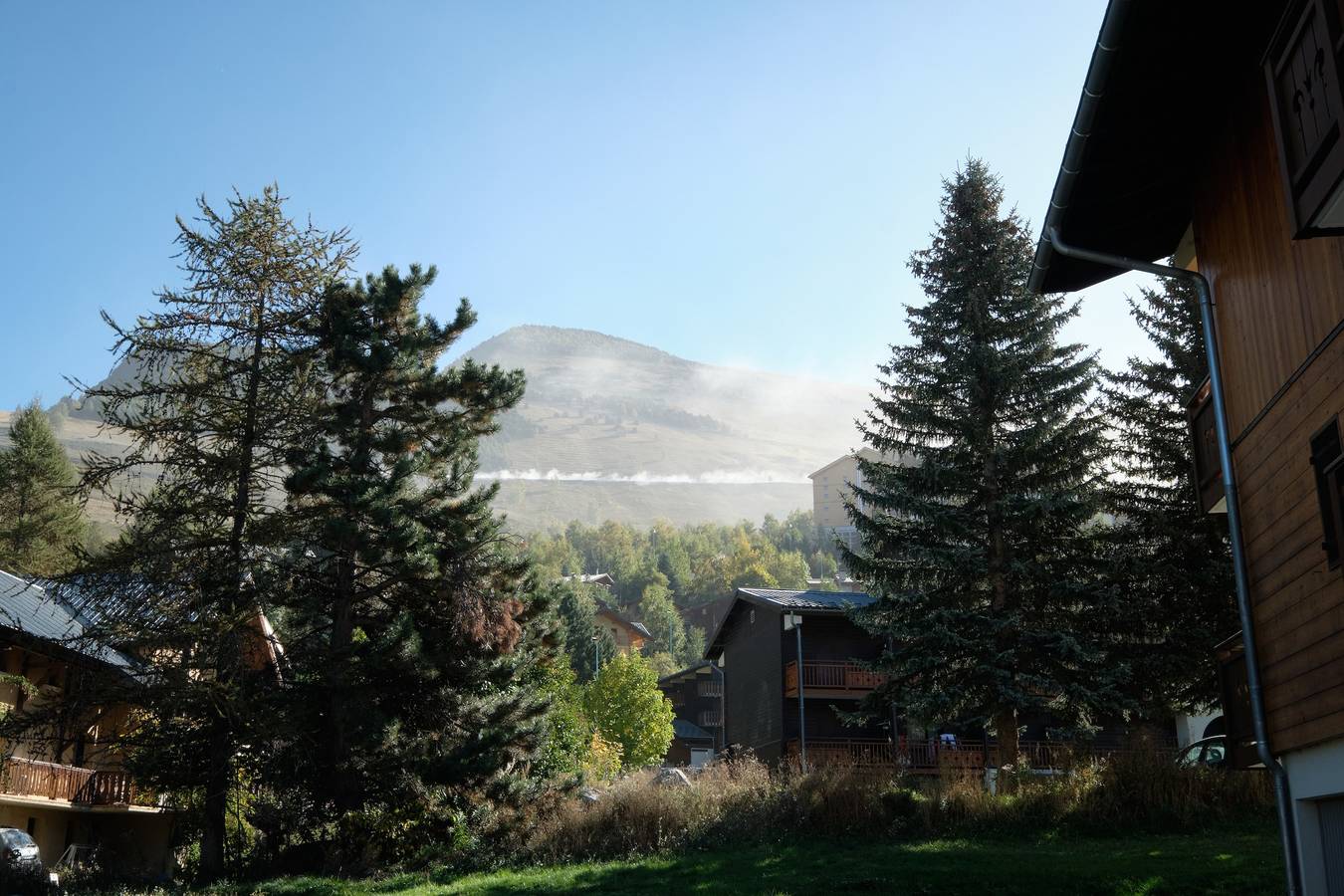 Apartamento entero, Apartamento '2 Alpes - 2-4 personas' con vistas a la montaña, balcón y Wi-Fi in Mont-de-Lans, Les Deux Alpes