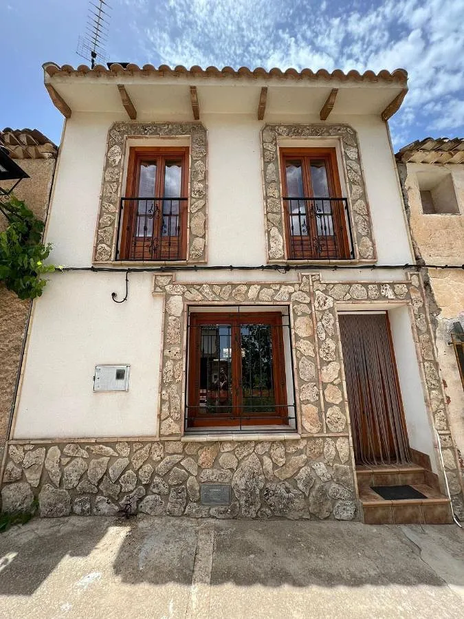 Casa rural para 6 personas, con piscina y vistas además de jardín y balcón - 1