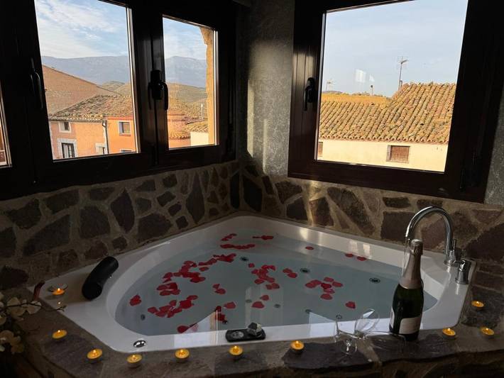 Casa rural para 3 personas, con Balcón y Jacuzzi en Trasmoz