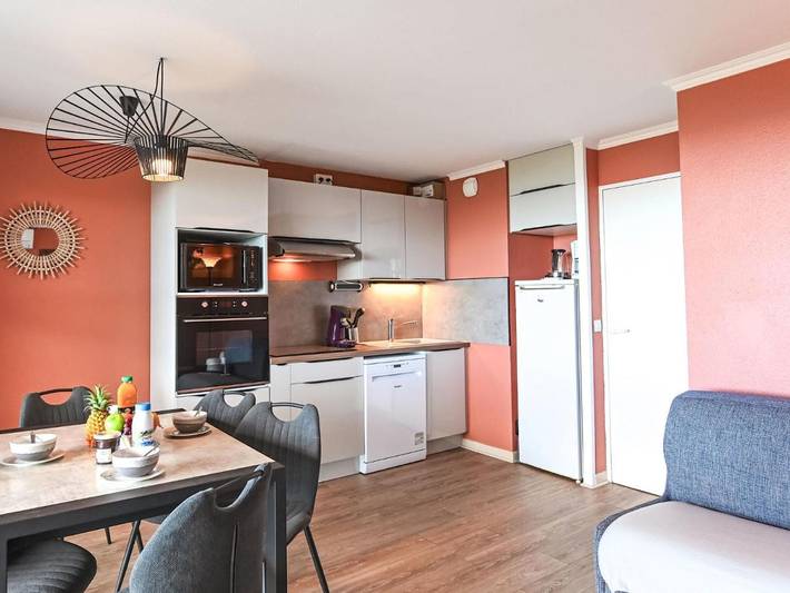 Gîte pour 6 personnes, avec jardin ainsi que terrasse et piscine dans Gare Du Dramont - 3