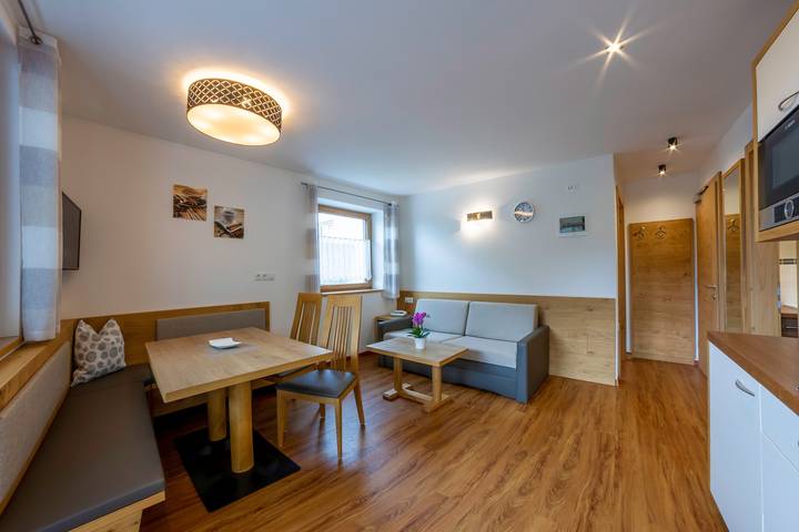 Ganze Wohnung, Ferienwohnung "Hahndl" mit Bergblick, Wlan, Garten & Balkon in Stubaier Alpen, St. Leonhard in Passeier
