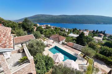 Villa für 10 Personen in Kumbor, Montenegro Coast, Bild 1