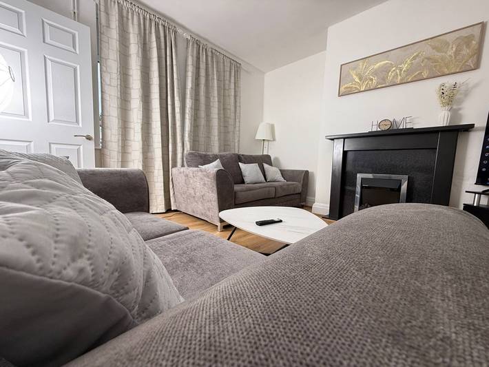 Holiday rental for 8 people, with garden and hot tub in South Yorkshire