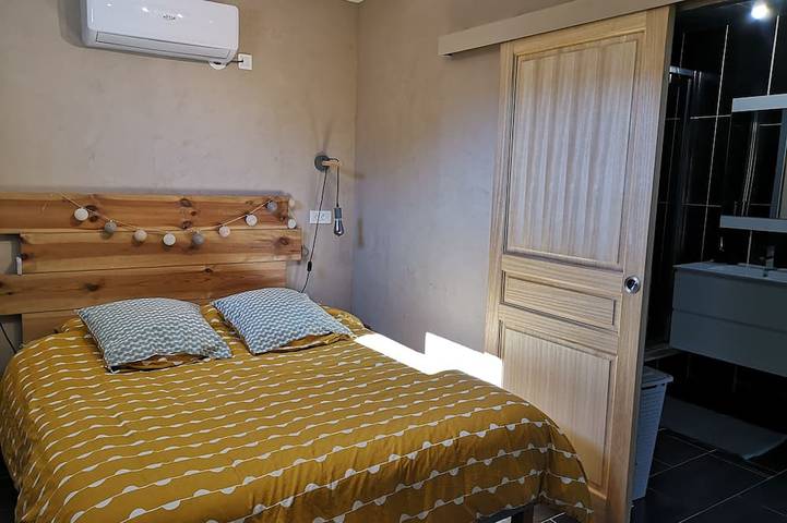 Location de vacances pour 4 personnes, avec jardin ainsi que jacuzzi et terrasse, animaux acceptés à Mornas - 2