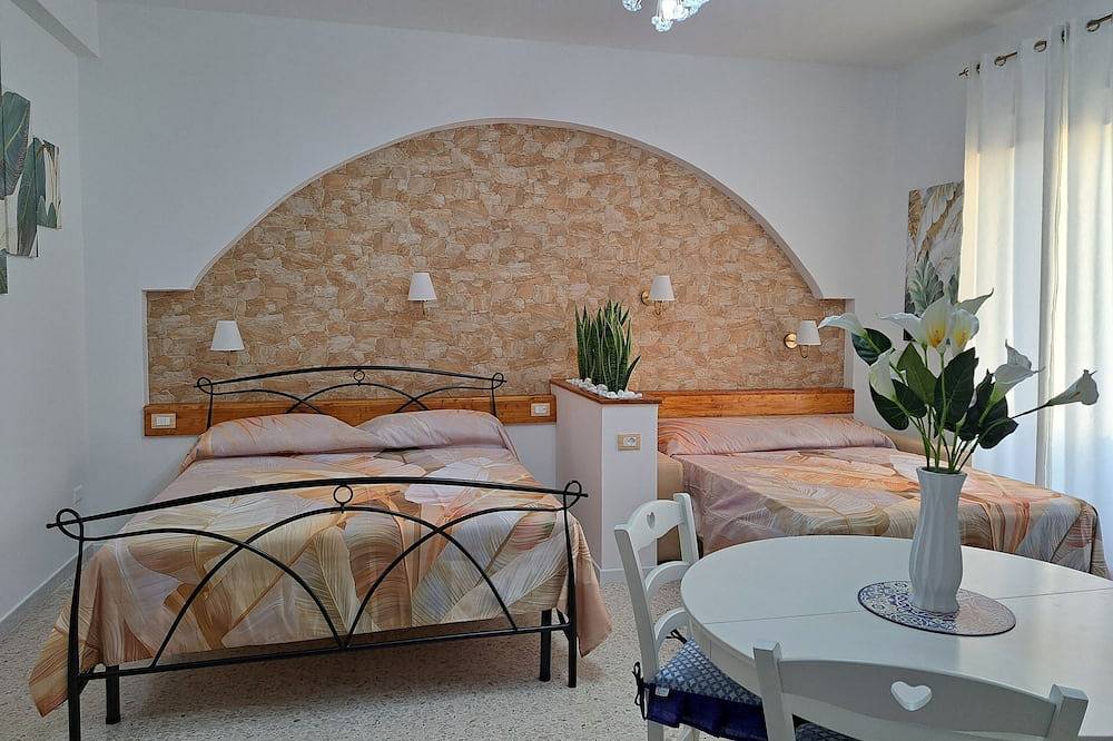 Apartamento entero, Openspace with fine finishes and high-standard amenities Bright and airy in Soverato, Provincia de Catanzaro