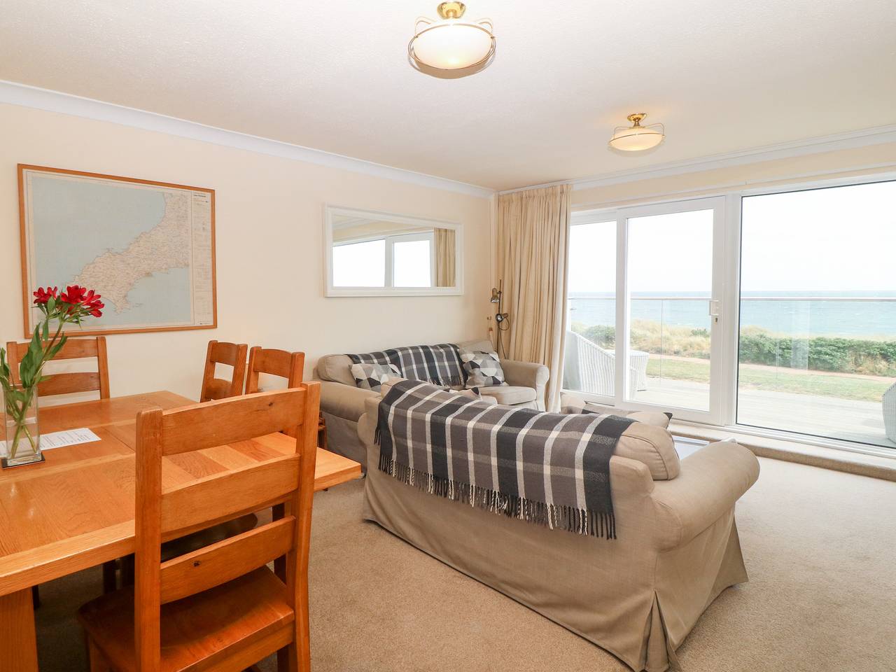 11 Min Y Mor in Pwllheli, Gwynedd