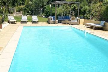 Location de vacances pour 10 personnes, avec terrasse et jardin à Saint-Paul-de-Vence