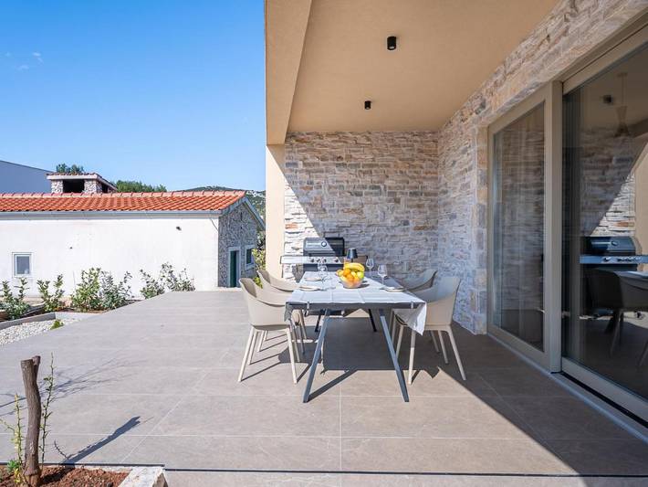 Villa pour 8 personnes, avec piscine et balcon ainsi que jacuzzi et sauna à Tribunj - 4