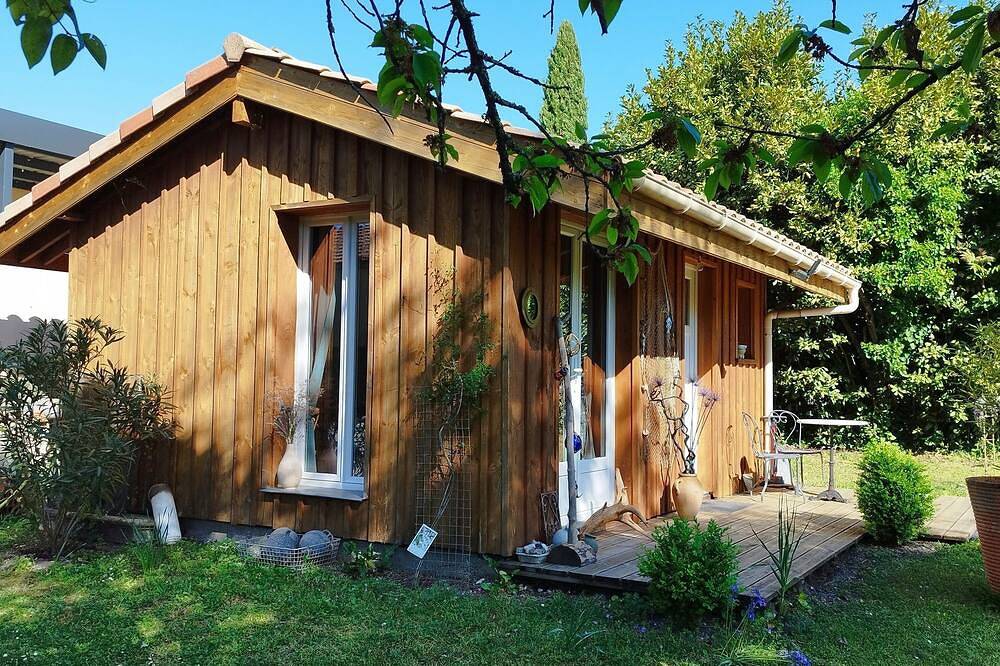 Chalet in Le Bouscat in the heart of a magnificent garden in Le Bouscat, Bordeaux region