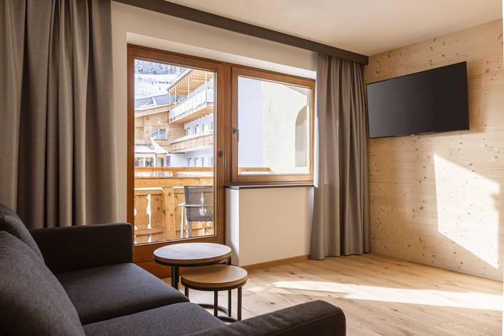Entire apartment, Ferienwohnung mit 1 Schlafzimmer für 4 Personen in Lechtal Alps, Lermoos