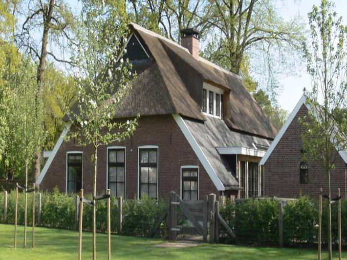 Vakantiehuis voor 8 personen, with Balkon and Whirlpool as well as Terras and Tuin in Nijverdal