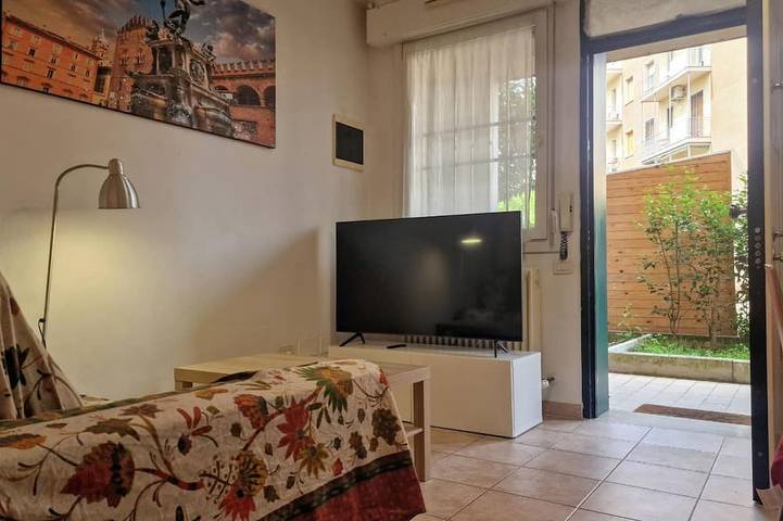 Apartamento entero, Fiorilli House-Distrito de Fiera - Aparcamiento privado - Almacenamiento de bici in Bolonia, Provincia de Bologna
