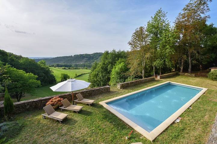 Ferienhaus für 9 Personen, mit Terrasse und Garten sowie Pool und Sauna