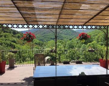 Cottage pour 7 personnes, avec jardin ainsi que vue et piscine, animaux acceptés à Sablières