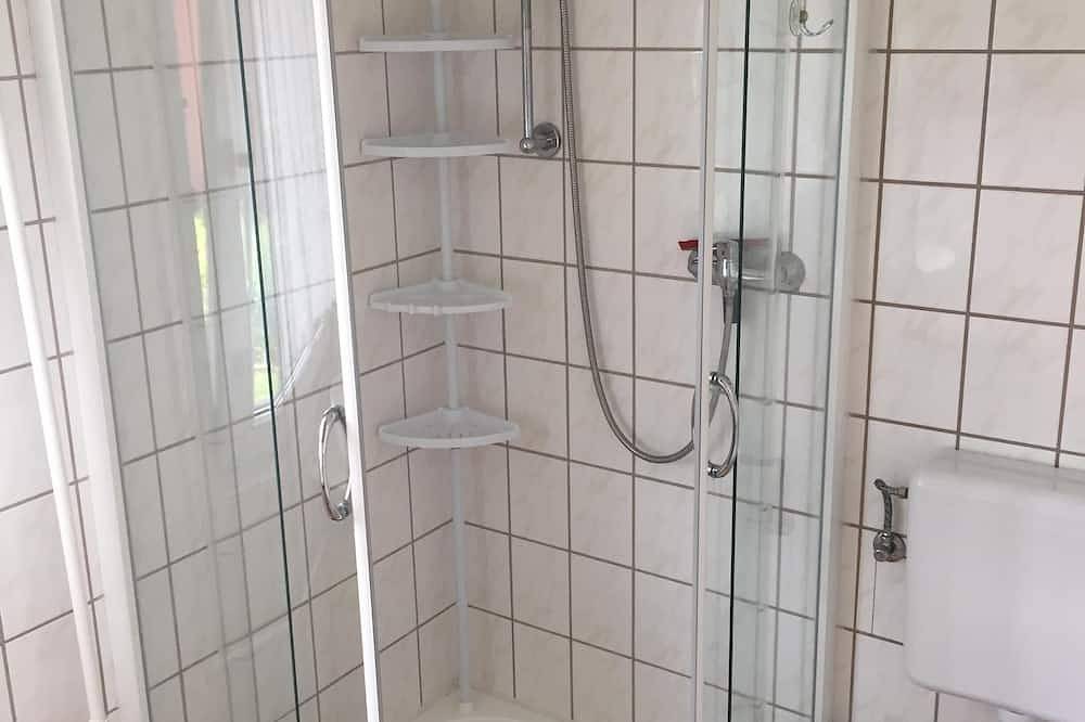 Gemütlicher Bungalow für bis zu 3 Personen mit Terrasse und Gartenblick!!! in Pruchten, Vorpommern-Rügen