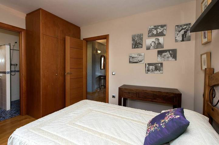 Belle maison de vacances pour 14 personnes avec Wifi, piscine privée, Tv, terrasse et animaux admis in La Seu d'Urgell, Pyrénées catalanes