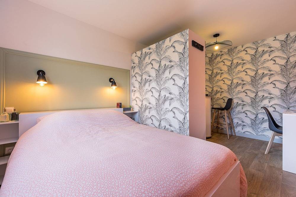 Large house with Spa and not overlooked in Laglorieuse, Landes