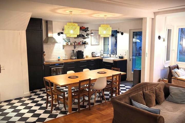 Location de vacances pour 8 personnes, avec jardin à Bailleau-Armenonville