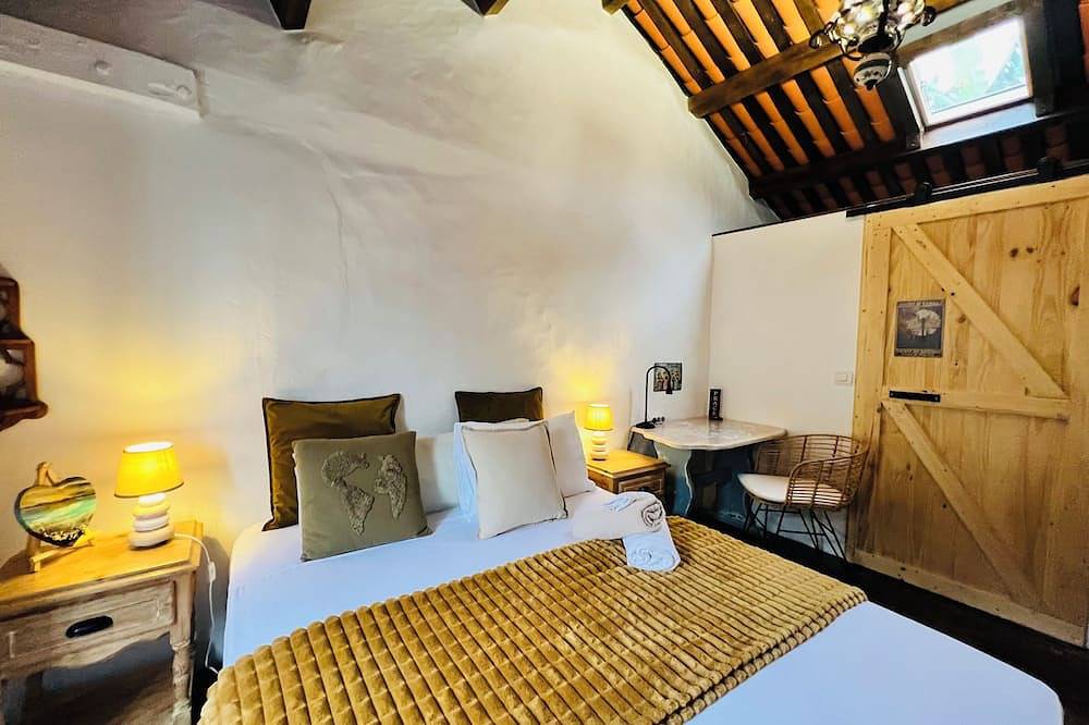 Charming Little Canary home Terrace with wonderful ocean and mountain views. in Realejo Alto, Los Realejos