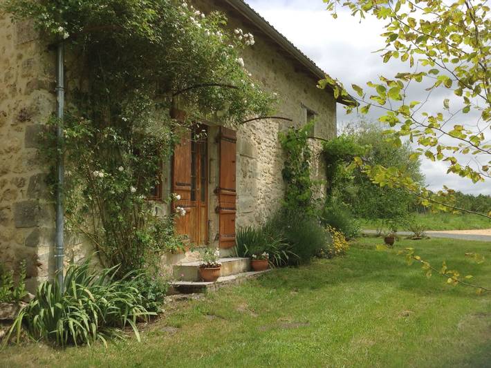 Location de vacances pour 3 personnes, avec jardin à Nontron