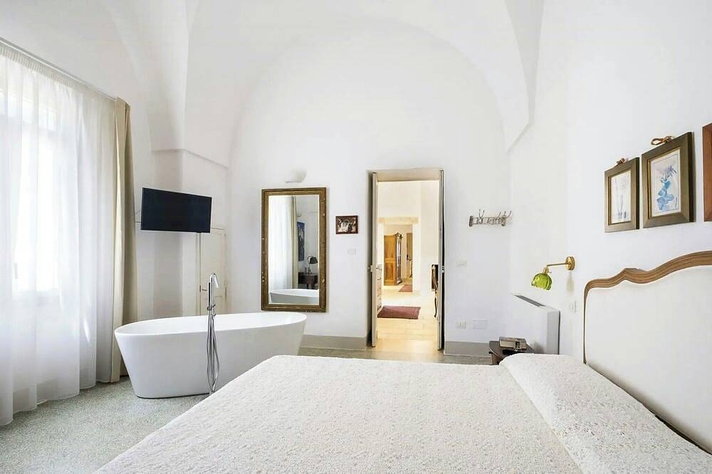 Une ferme rénovée, alliant histoire et design in Monteroni di Lecce, Province de Lecce