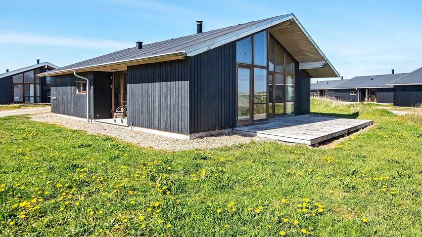 Ferienhaus für 9 Personen, mit Sauna und Whirlpool sowie Terrasse in Thorsminde