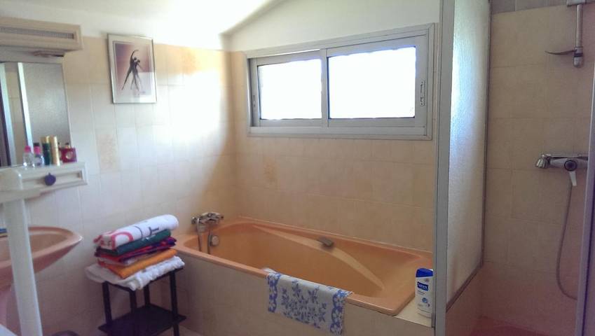 Location de vacances pour 2 personnes, avec jardin ainsi que piscine et vue à Juvignac - 2