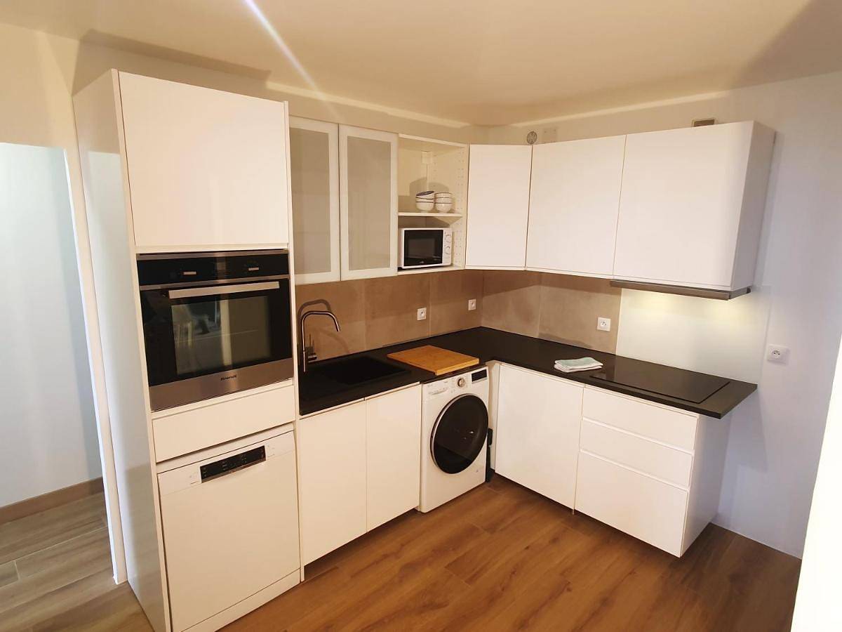 Appartement de vacances entier, Two-Bedroom Apartment with Balcony in Guyancourt, Yvelines