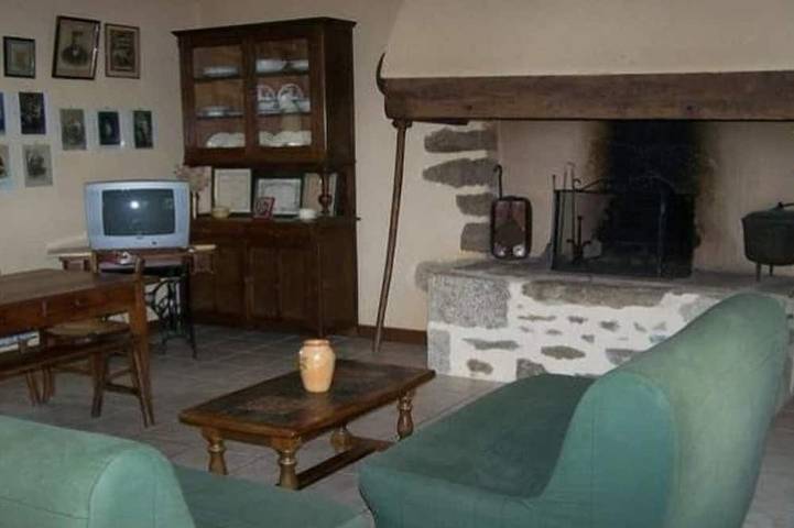 Gîte pour 6 personnes, avec terrasse, animaux acceptés à Moulins-le-Carbonnel - 4