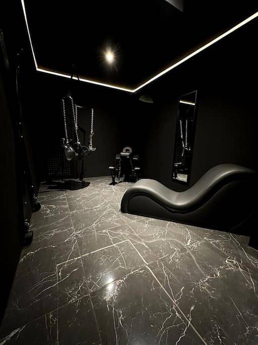 Appartement entier, Bdsm Tantra Love Room & Spa in Miramas, Côte méditerranéenne (France)