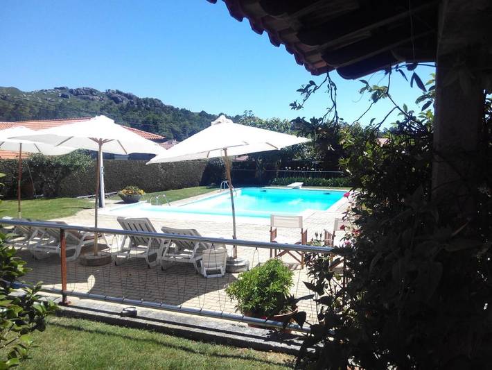 Location de vacances pour 13 personnes, avec jardin et bassin pour enfant ainsi que piscine et vue dans Paredes de Coura - 2