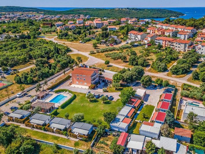 Apartamento de vacaciones para 4 personas, con jardín además de terraza y piscina - 1