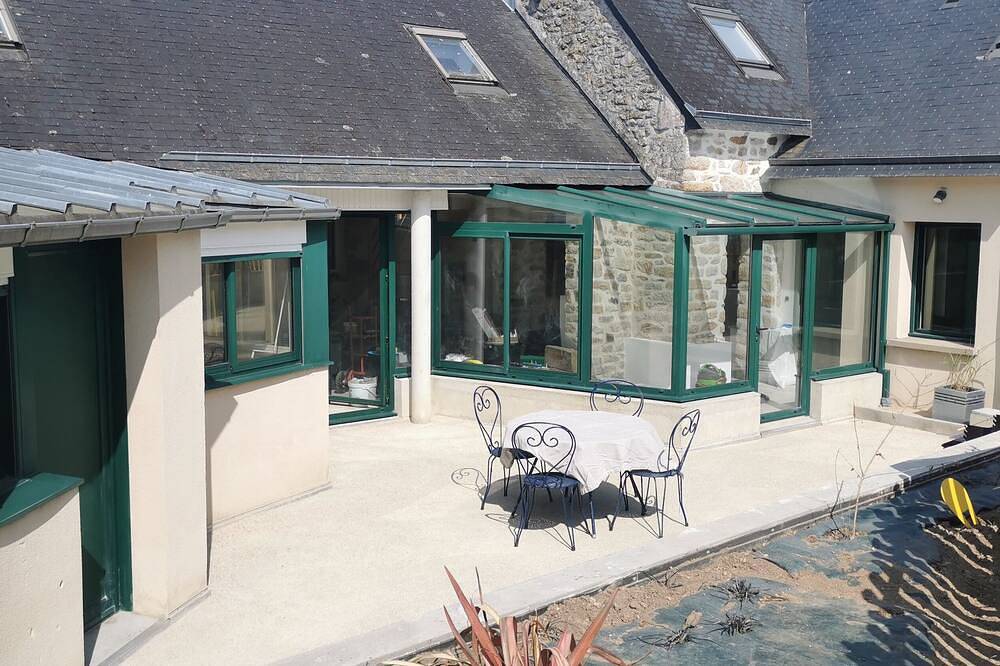 Stone house at \"Vonette\" in Elliant, Région de Quimper