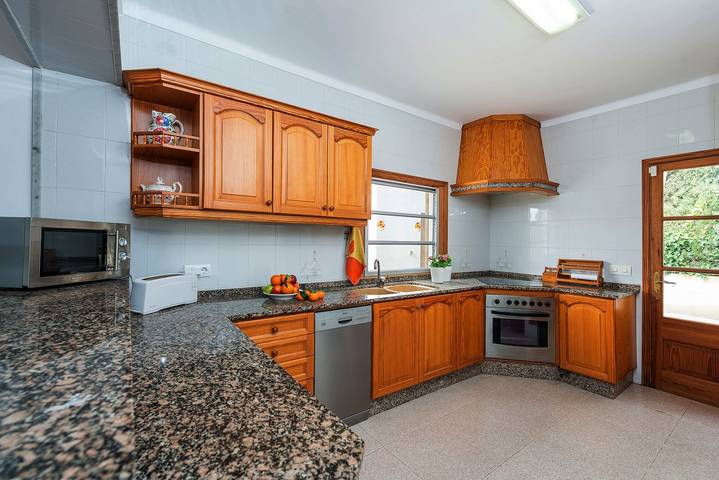 Chalet para 8 personas, con piscina además de terraza y jardín en Mallorca