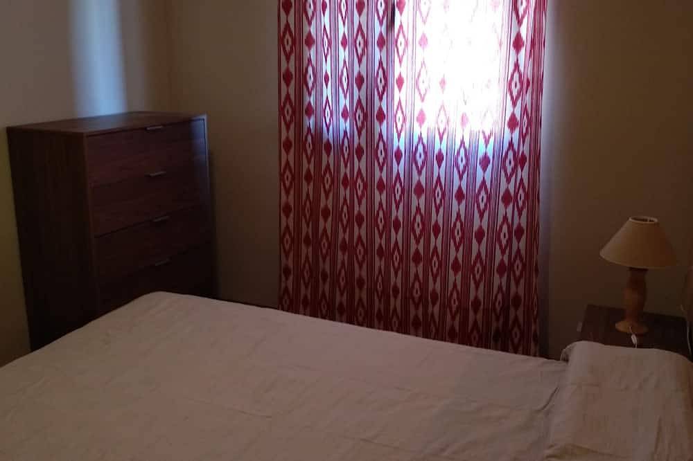 Great rooms in a nearby and quiet village house. in Portol, Marratxí