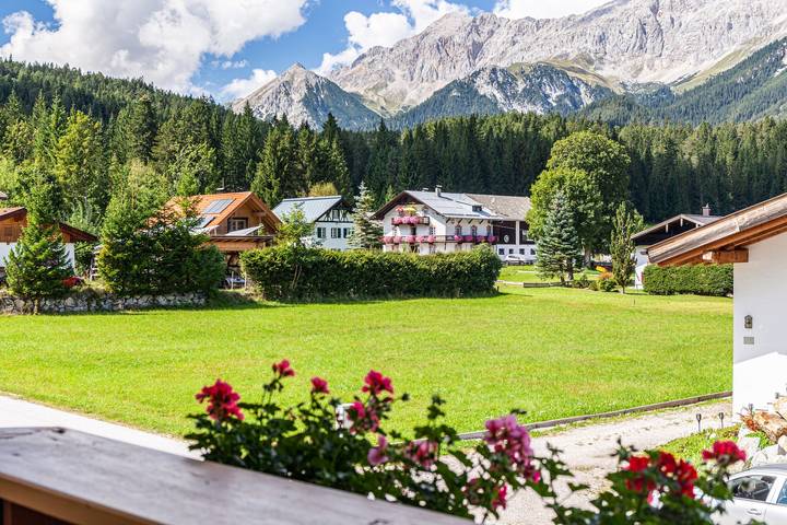 Ganze Wohnung, Ferienwohnung 'Landhaus Sonja 1' mit Bergblick, Terrasse und Wlan in Leutasch, Innsbruck Land