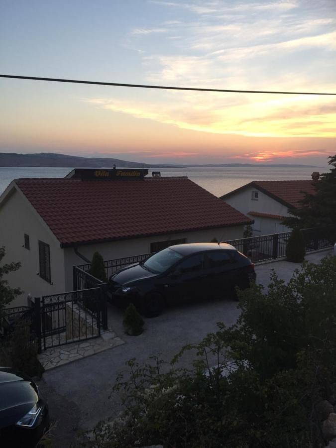 Ganze Wohnung, Apartment with Terrace in Cesarica, Naturpark Velebit