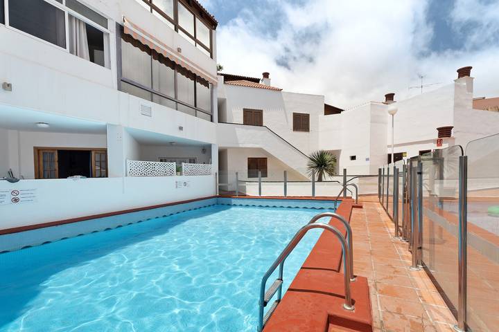 Holiday rental for 4 people, with children pool and garden, with pets in Los Cristianos
