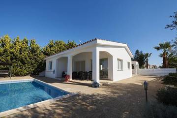 Bungalow für 4 Personen, mit Pool und Garten sowie Terrasse auf Zypern