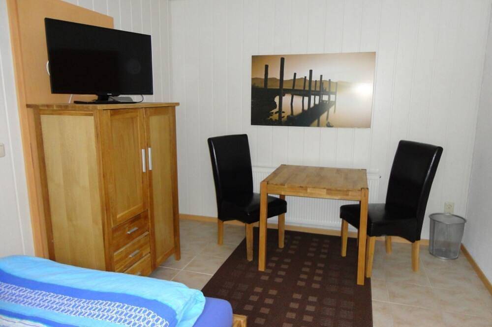 Ganze Wohnung, 2 Einbettzimmer in Tollensesee, Neubrandenburg