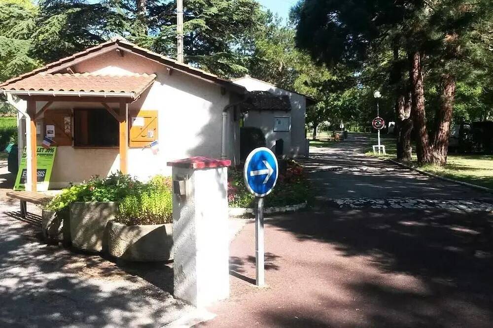 Mobil-Home 2 chambres Confort + Clim 28 m² 4 Ã  5 personnes - 4 pers. inclus dans le tarif in Revel, Lauragais