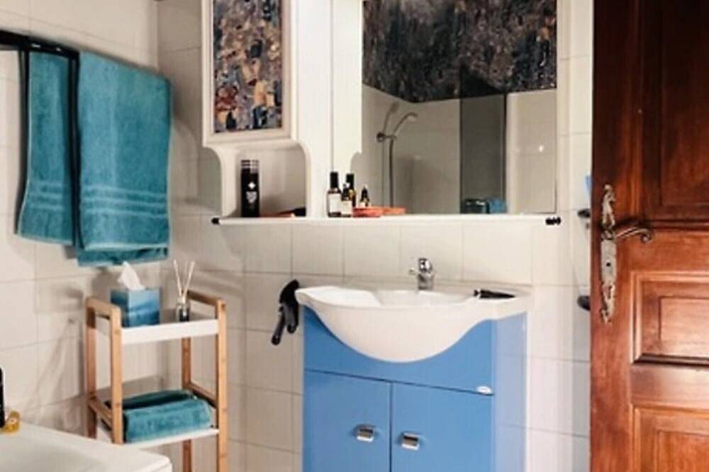 Holiday Home \"Domaine Saint Amour - Au Lac\" with Lake View, Shared Pool & Wi-Fi in Trans-en-Provence, Draguignan region