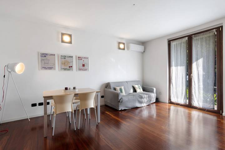 Appartamento intero, Appartamento 'Vb Home Brianza' con giardino privato, Wi-Fi e aria condizionata in Costa Masnaga, Brianza