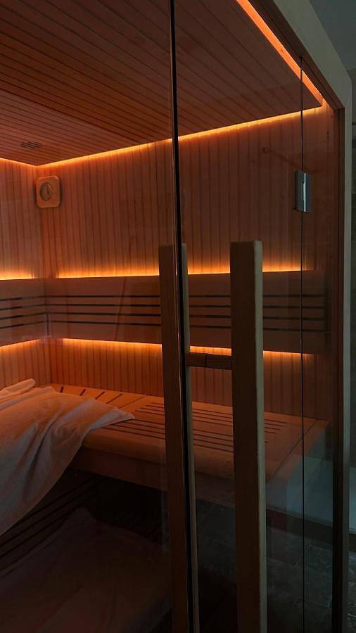 Maison d’hôte pour 4 personnes, avec sauna et piscine ainsi que jardin et vue, animaux acceptés