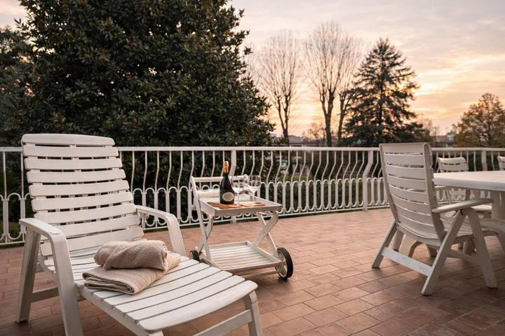 Villa für 9 Personen, mit Balkon und Terrasse sowie Garten und Ausblick