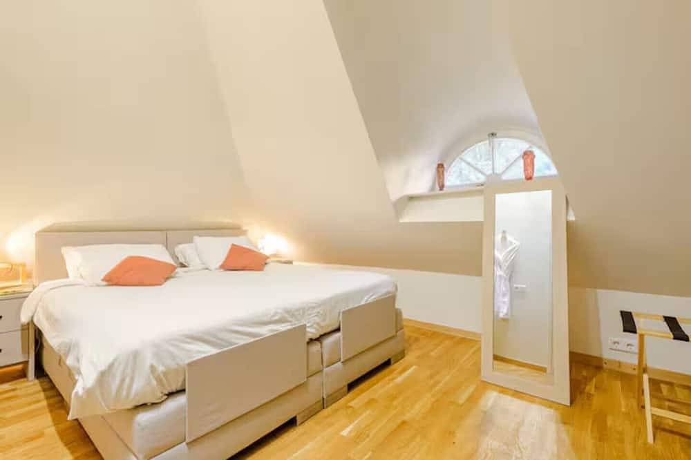 Westwing Villa- 1/8 Persons - 103 m2 -2 Double Jacuzzis-private Sauna & Terrace in Oss, Nordbrabant
