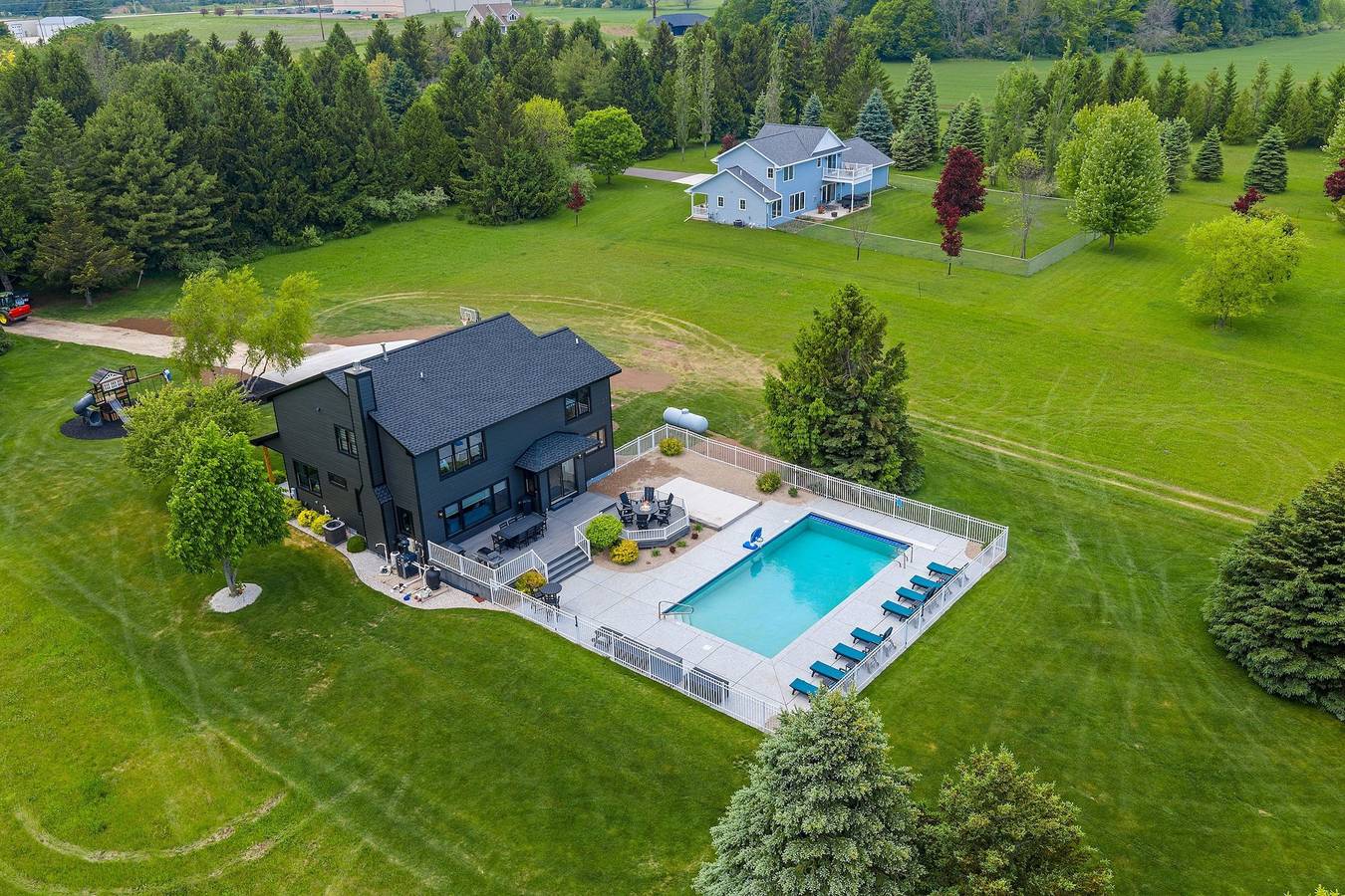 Freshly Updated Lake Michigan Home with Pool! in Kewaunee, Condado de Kewaunee