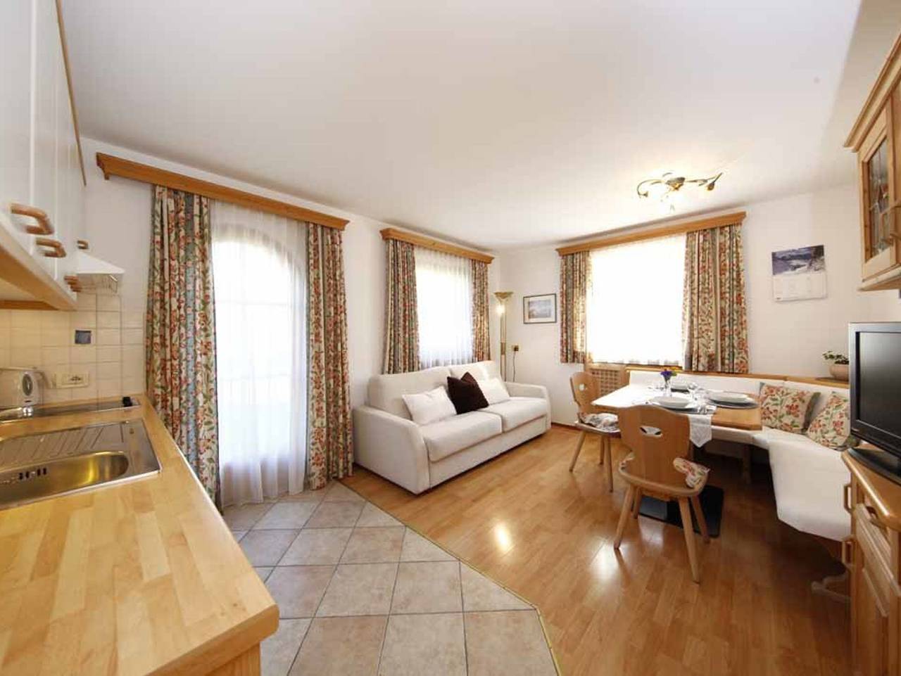 Ganze Wohnung, Anna Lodges - Apartment tyrolean style in Plan da Tieja, St. Christina in Gröden